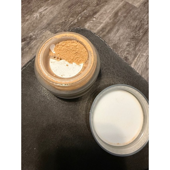 UOMA Beauty Hydroblast Finishing Powder Translucent Matte Finish 10g 0.35oz New - Picture 3 of 3